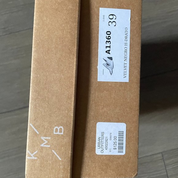 KMB "Arcilla" black velvet block heels Barely Worn - Picture 7 of 7